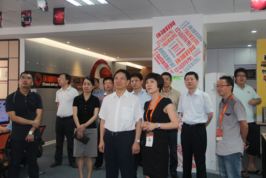 國(guó)家發(fā)改委體改司司長(zhǎng)孔涇源詢問平臺(tái)運(yùn)作情況
